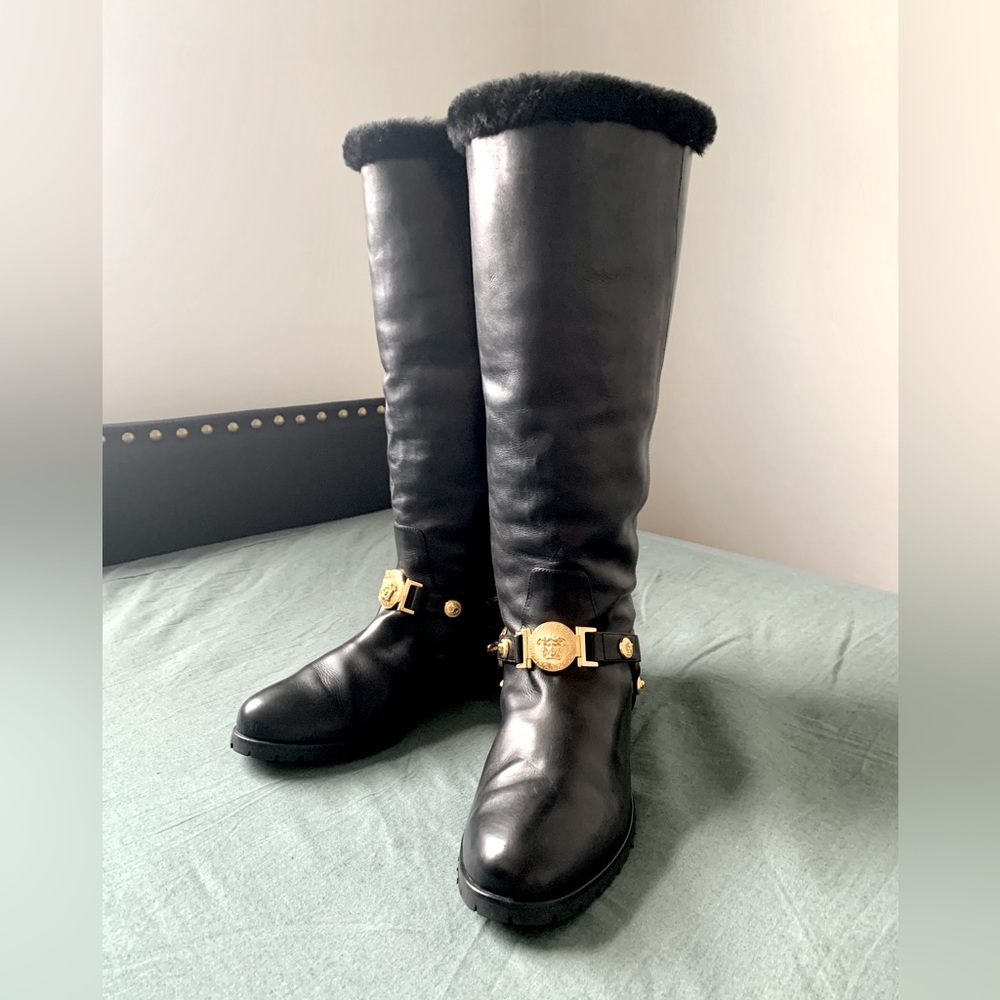 Never worn ❤️‍🔥 Versace Boots w Shearling lining and Lamb Skin Leather